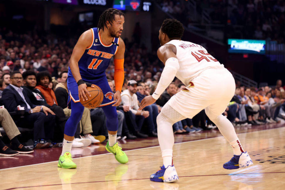 爵士击败尼克斯，米切尔单节砍下30分