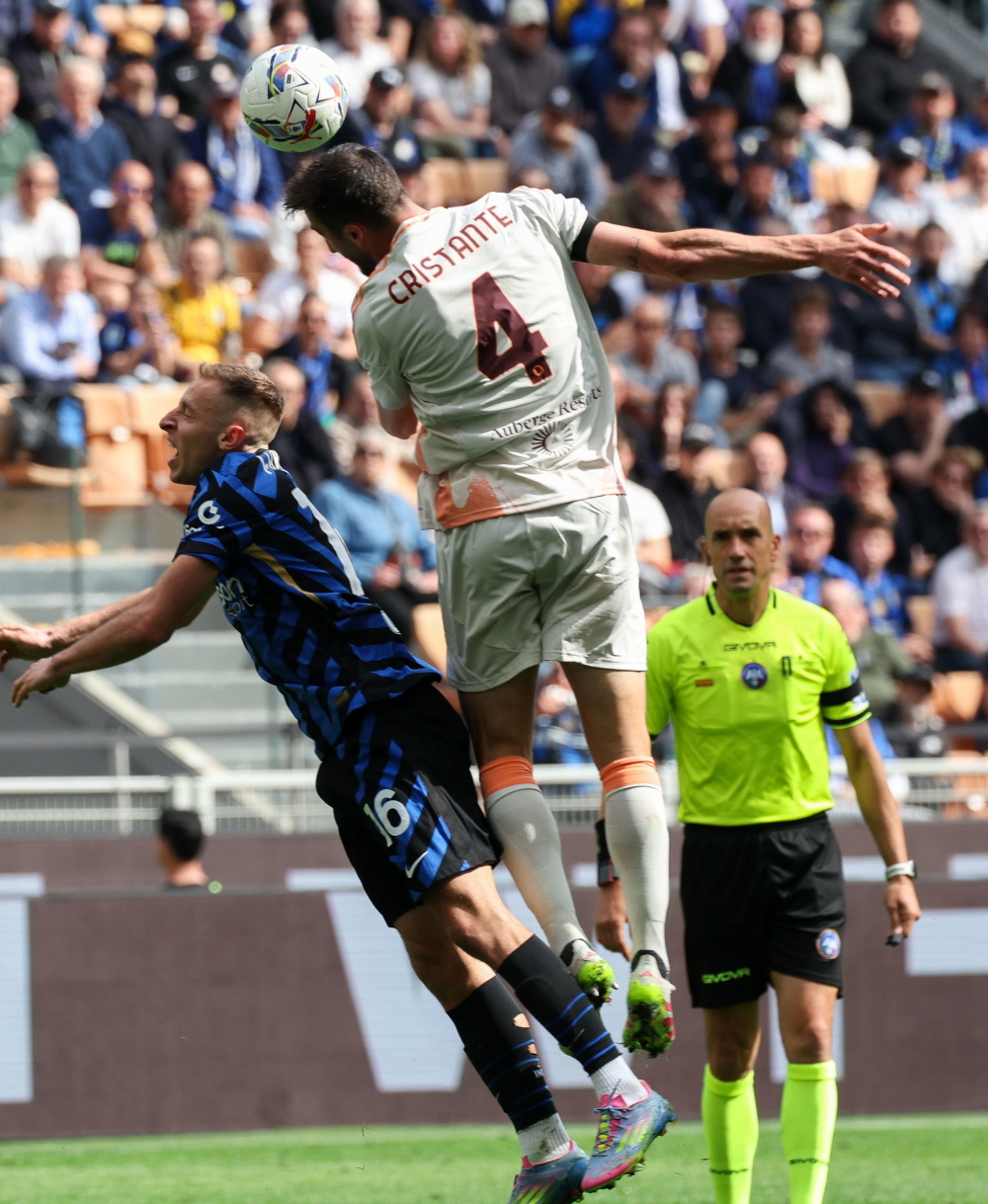 关于罗马球员私下训练备战,力求下一场比赛取得好成绩的信息 关于罗马球员私下训练备战,力求下一场比赛取得好成绩的信息