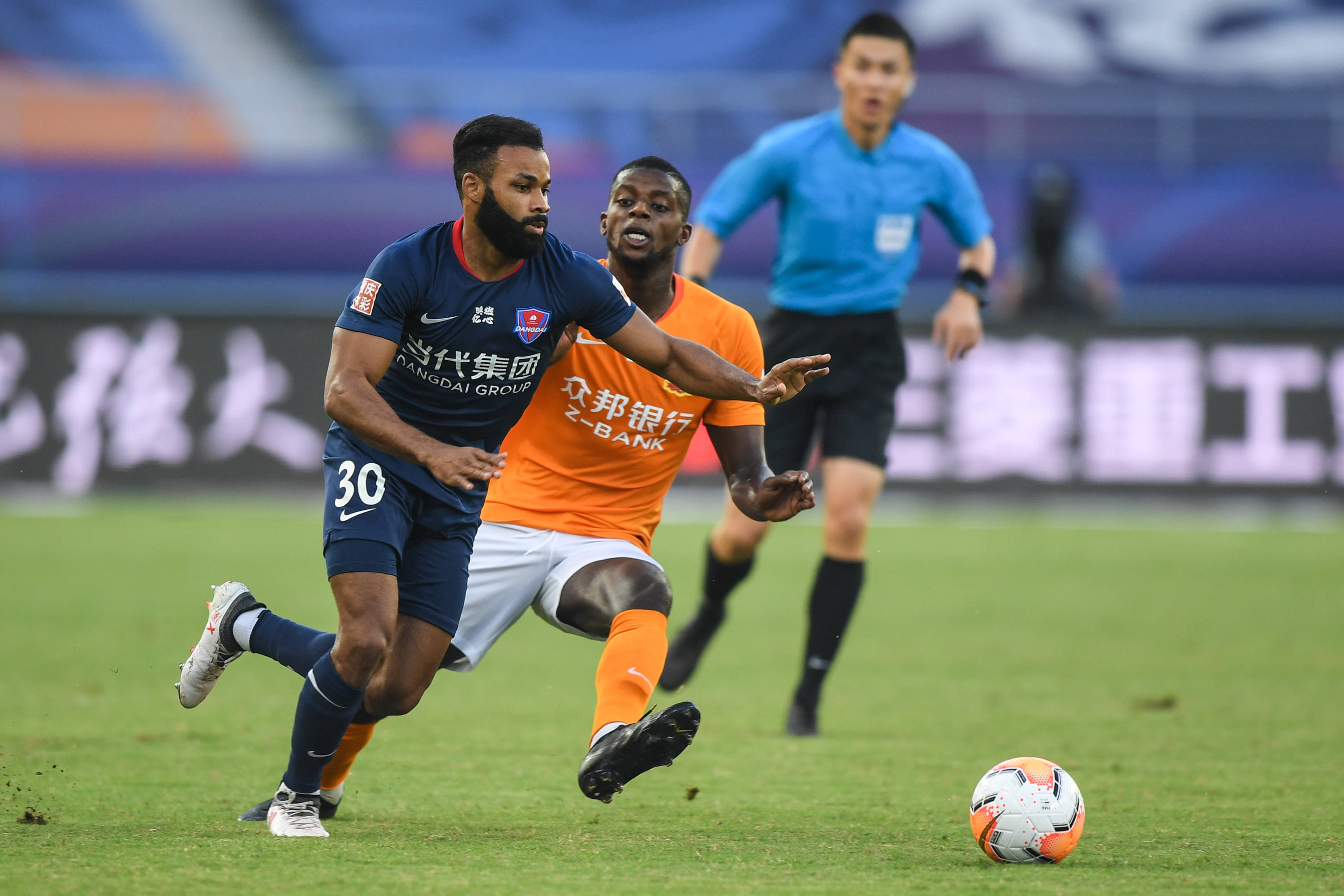 杏彩体育在线登录-武汉卓尔实力击败大连一方，领先取胜