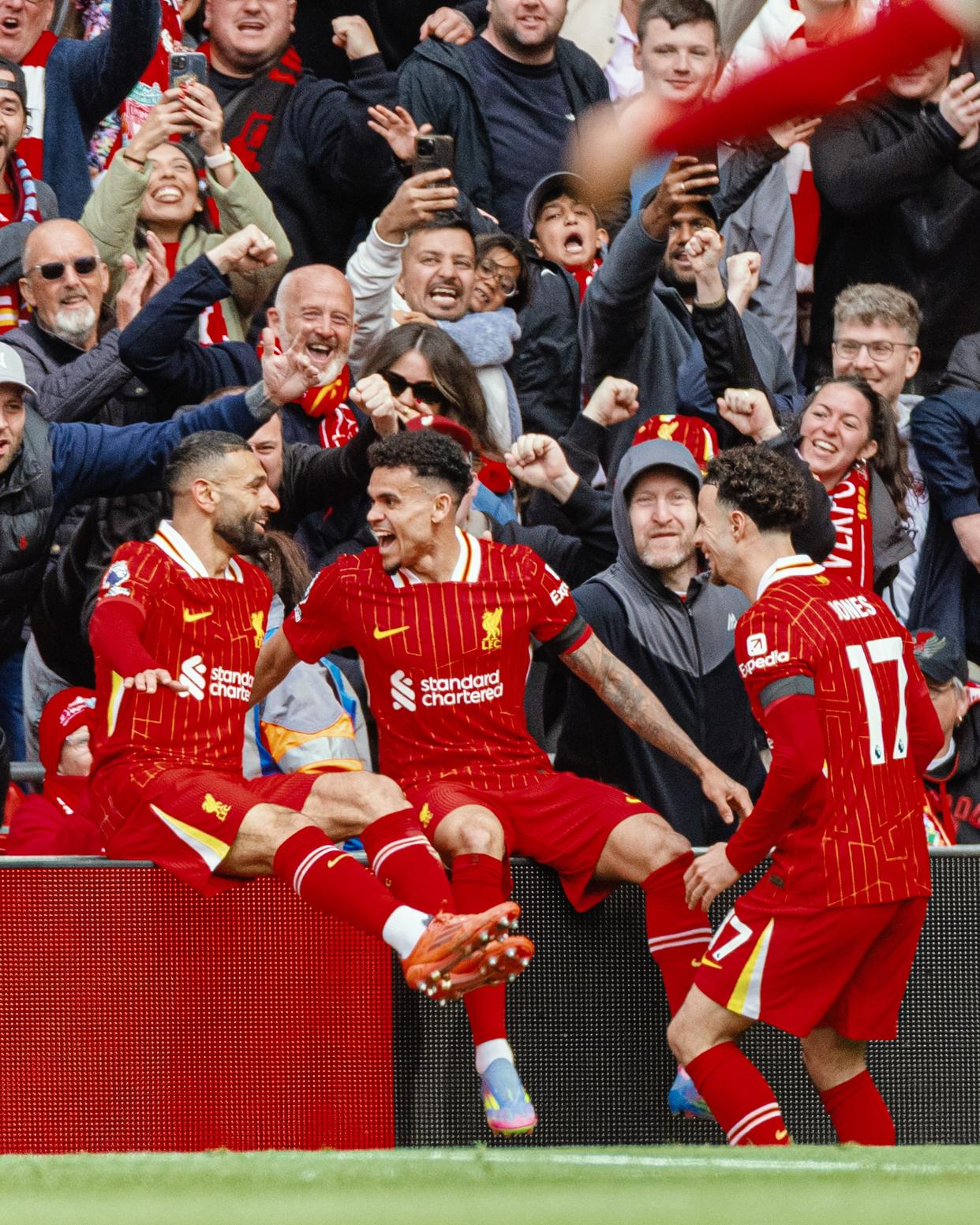 热刺客场击败利物浦，表现抢眼